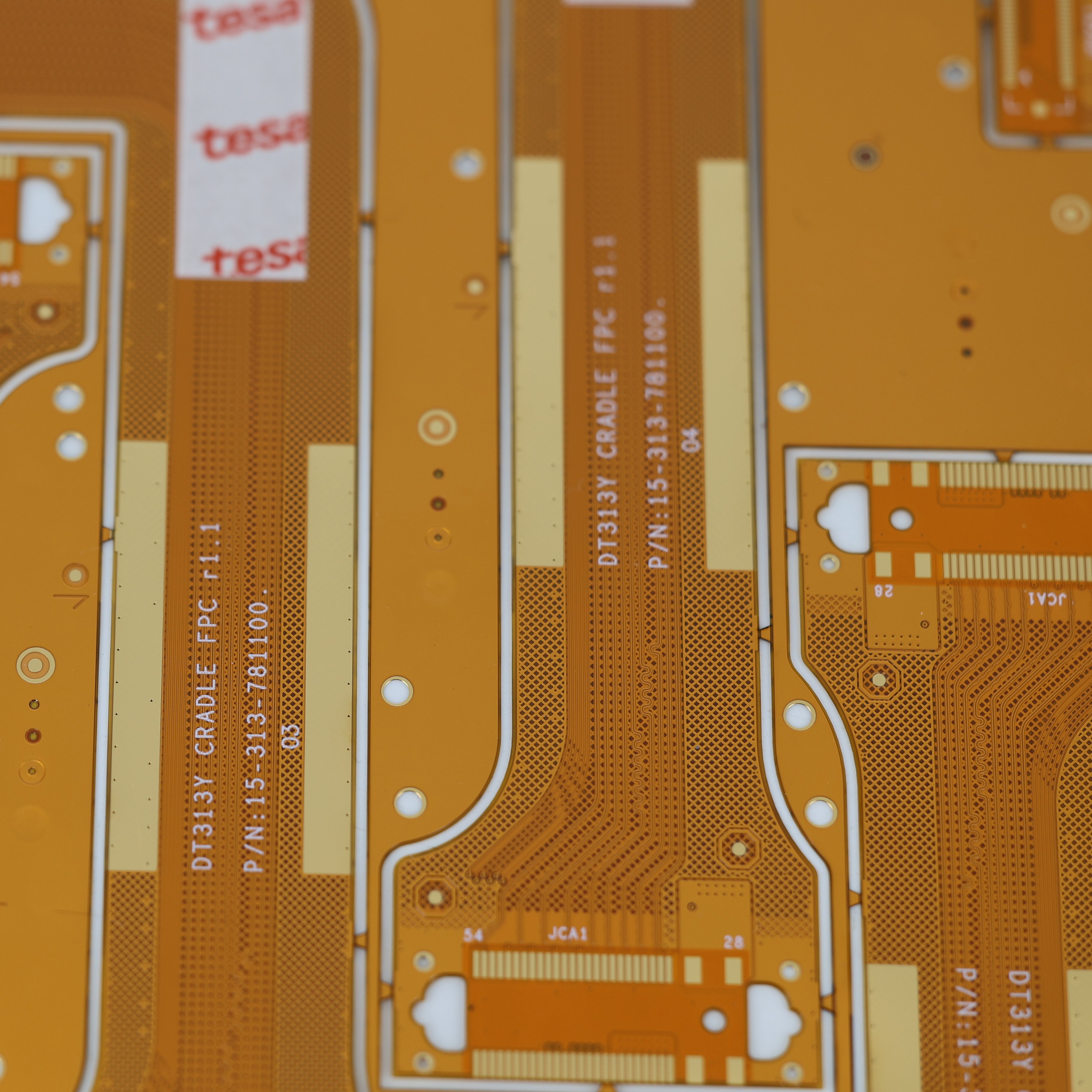 Bagaimanakah cara menggunakan via bertindih atau via berperingkat pada PCB?