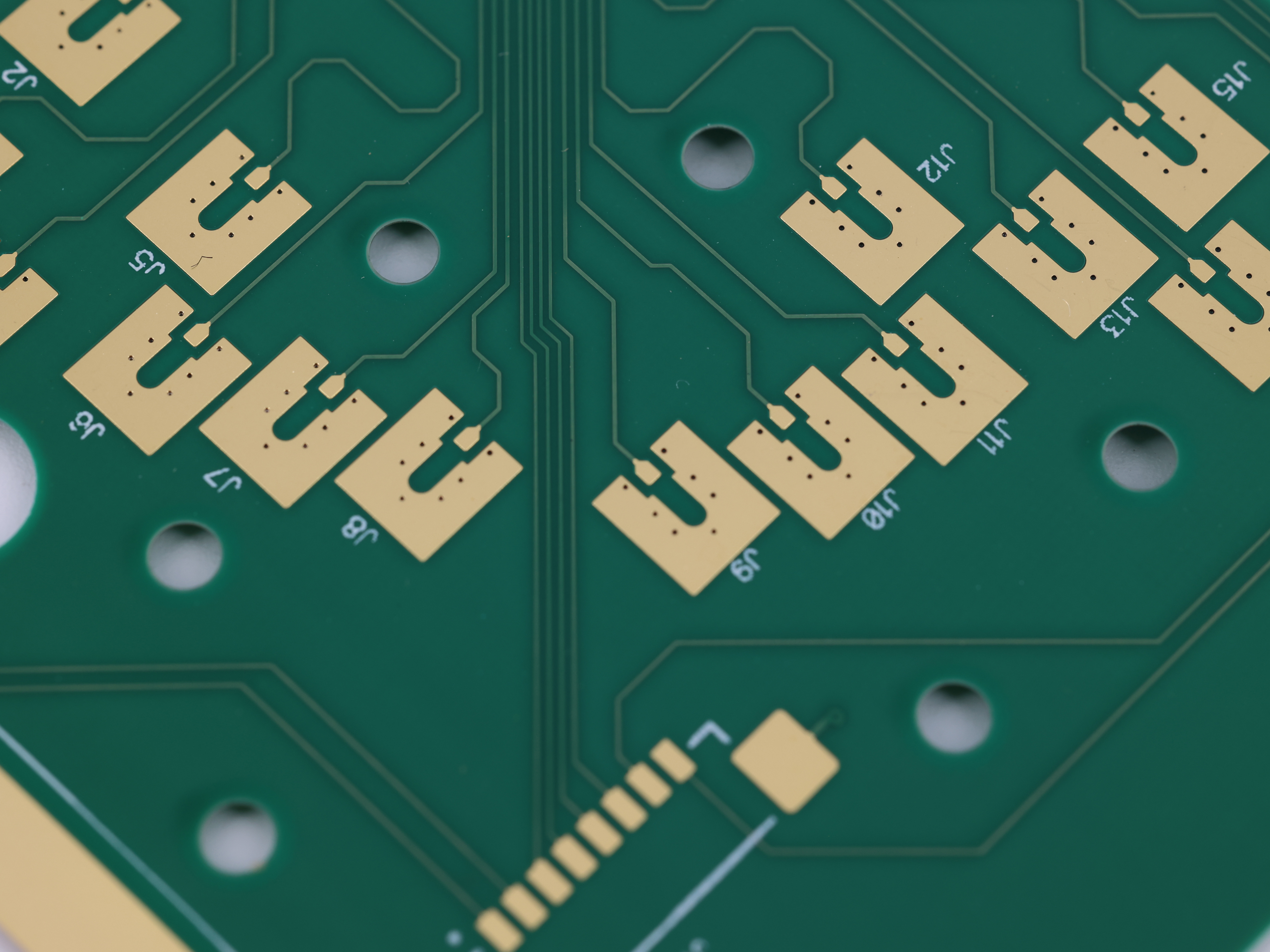 staggered vias in pcb.jpg