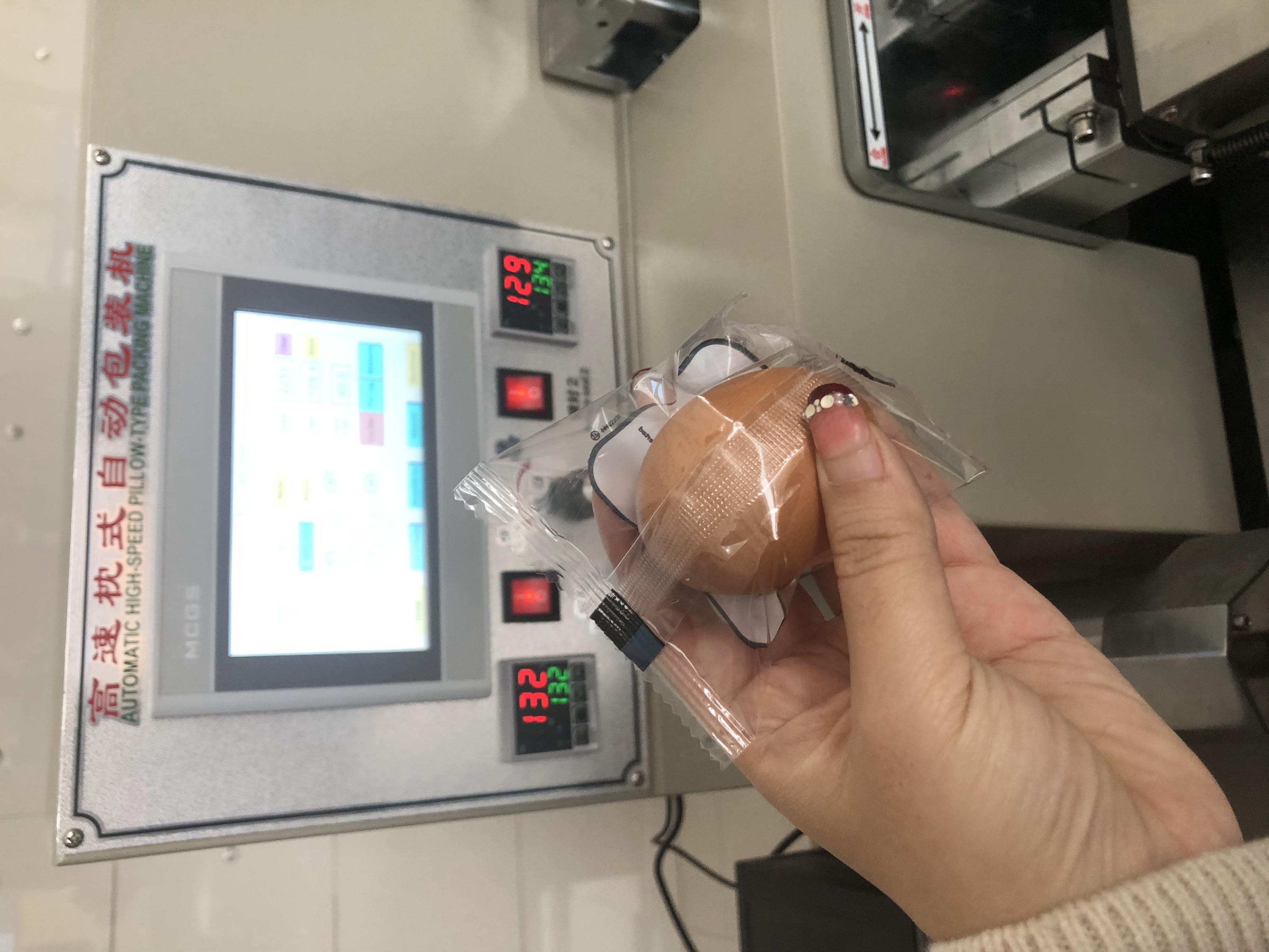 Mesin penyegelan jenis bantal sepenuhnya automatik, pengemasan rata, tahan lama dan tahan lasak