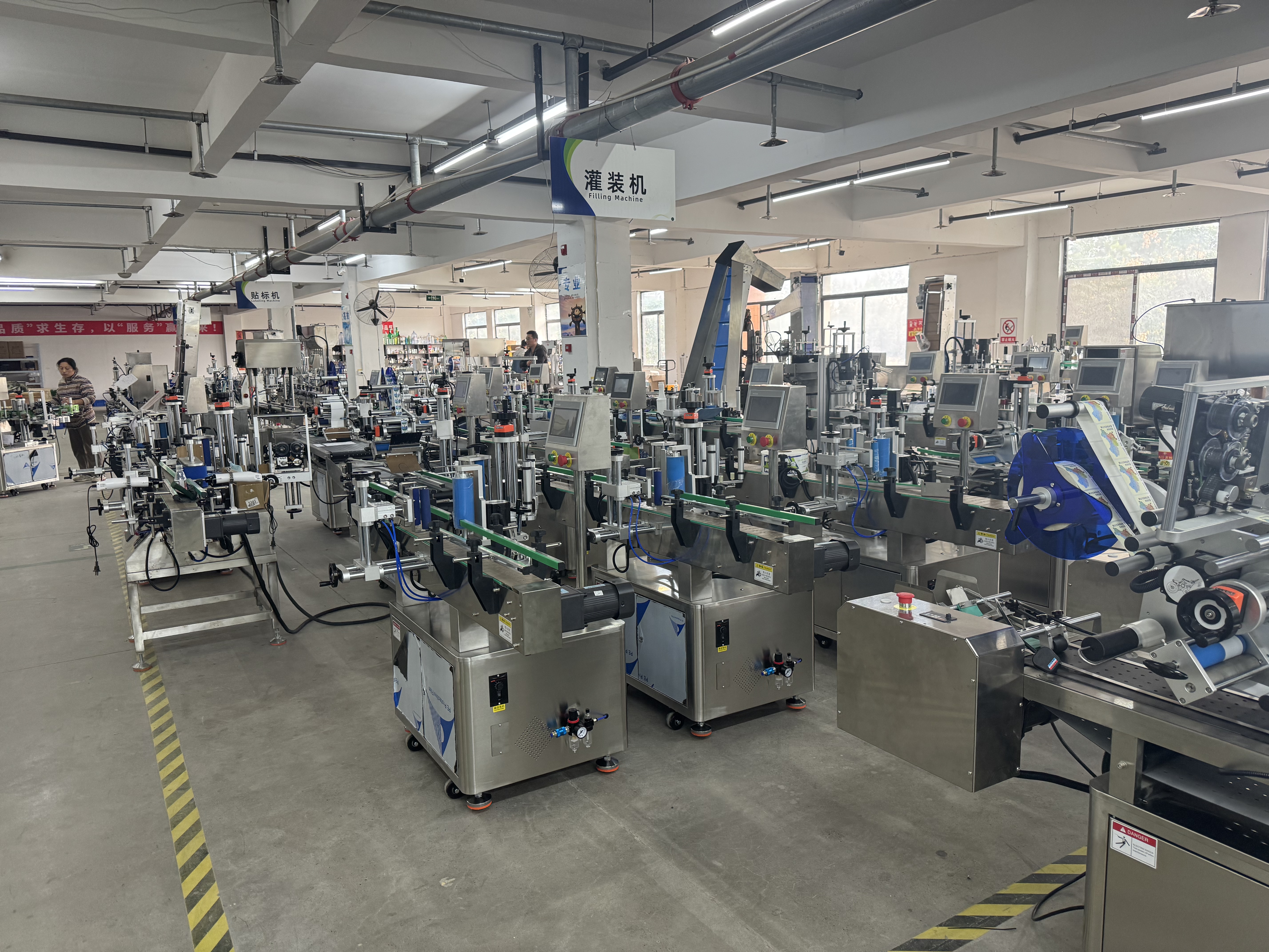 Omdefinerer præcision og holdbarhed: Den allesammen-industrielle etiketteringsmaskine, der sætter ny standard for effektivitet på produktionslinjen