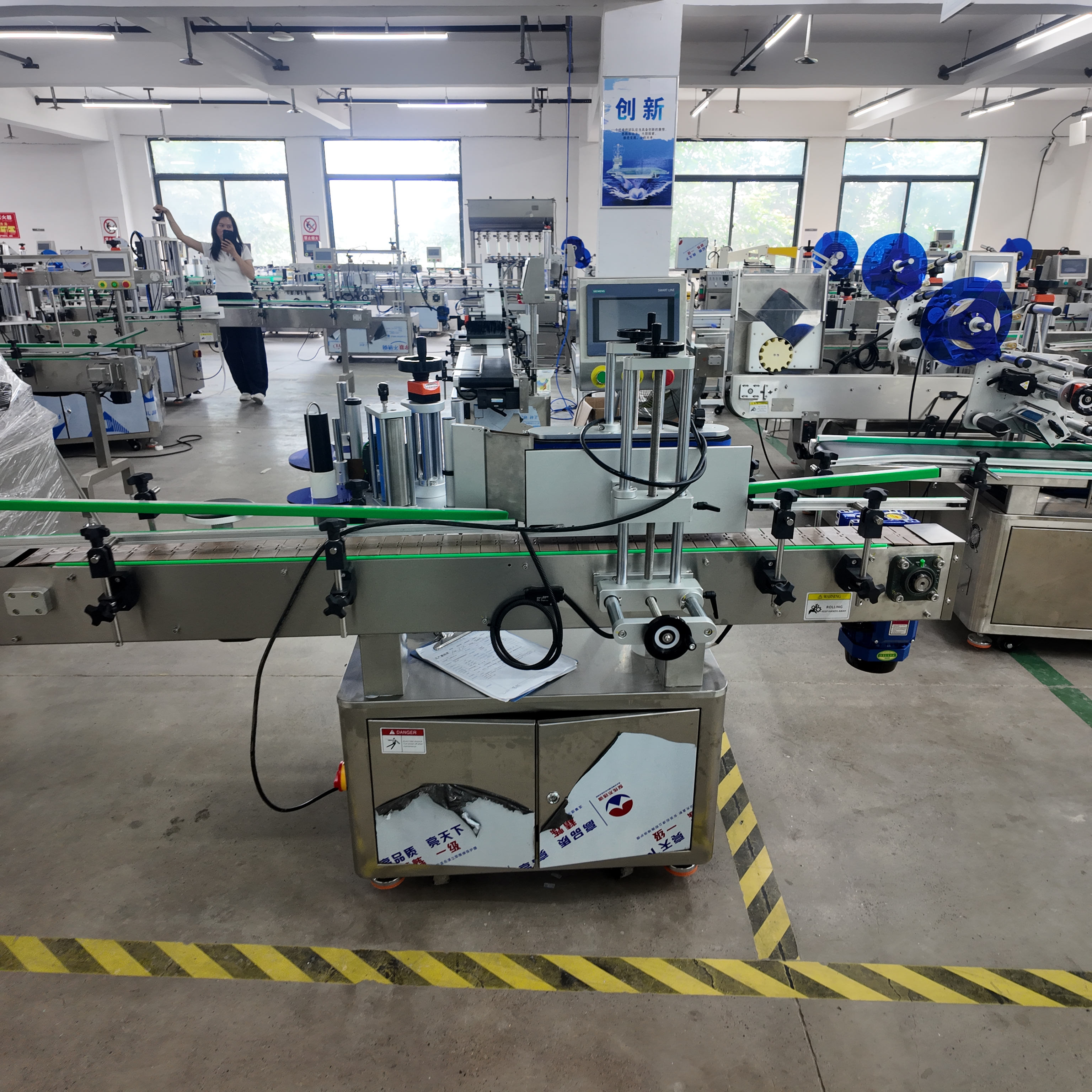 Why choose our labeling machine?