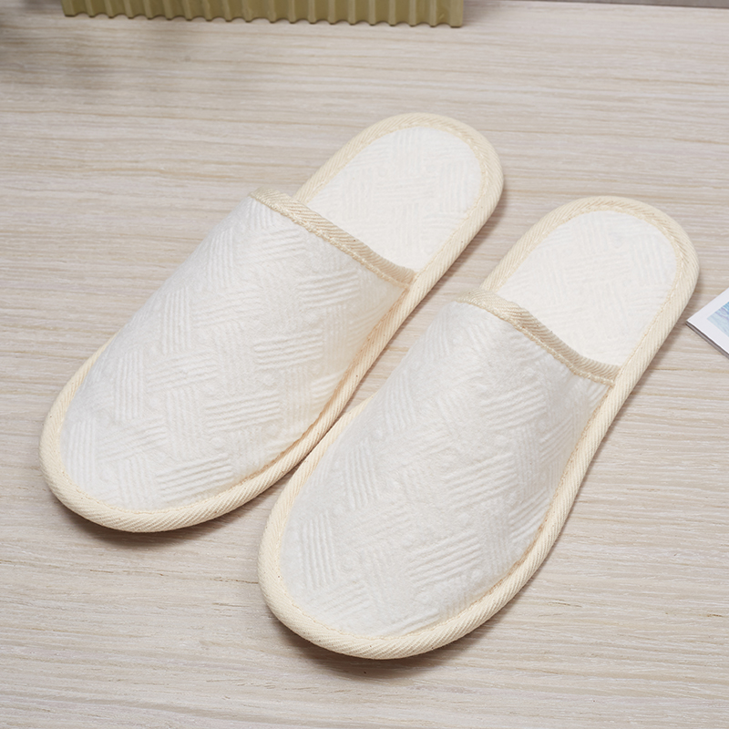 Quais São as Melhores Dicas de Armazenamento para Pantufas Descartáveis para Hotéis?