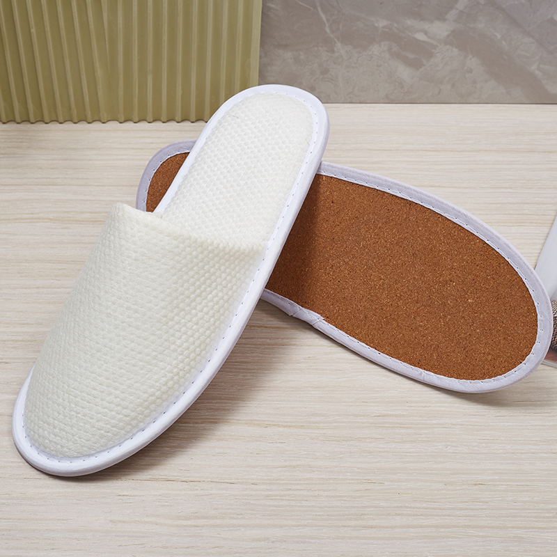 Quais pantufas para hotéis são ideais para hotéis de luxo versus hotéis econômicos?