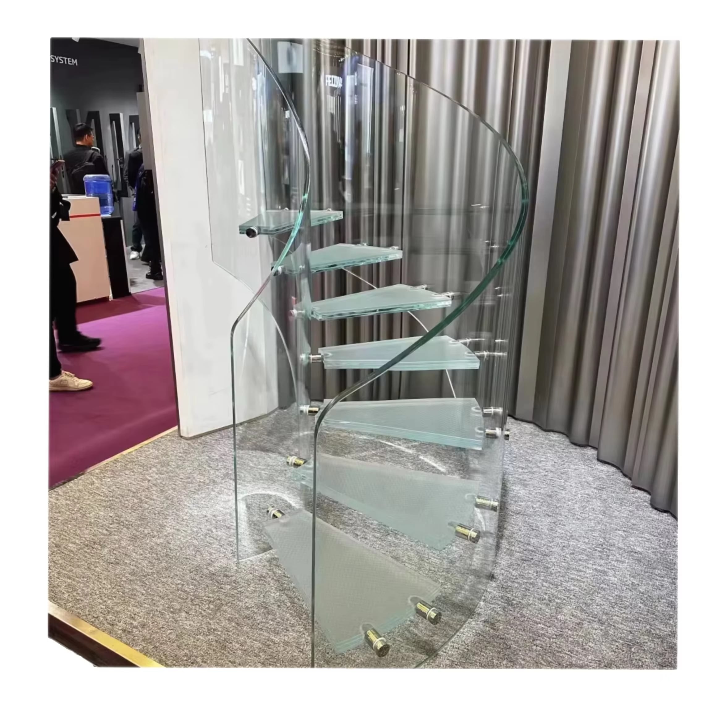 Top Benefits of Using Decorative Glass in Modern Architecture