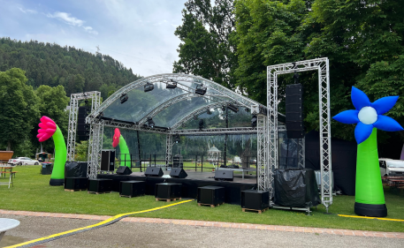 Customized 290*290MM Arc Roof Project for an Electronic Music Festival in the UK