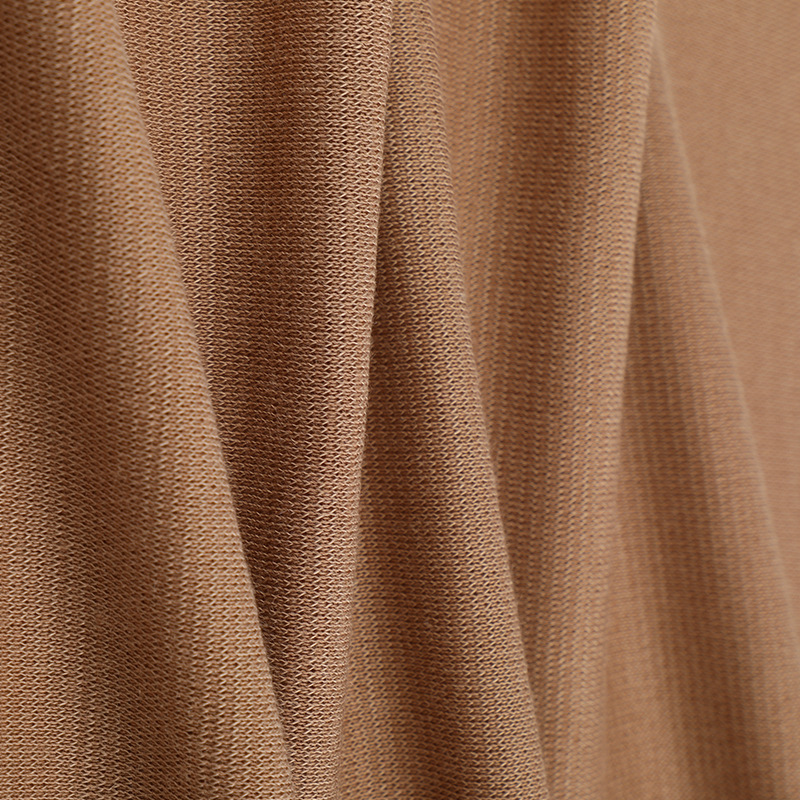 How to choose high-quality wool fabric for winter coat production?