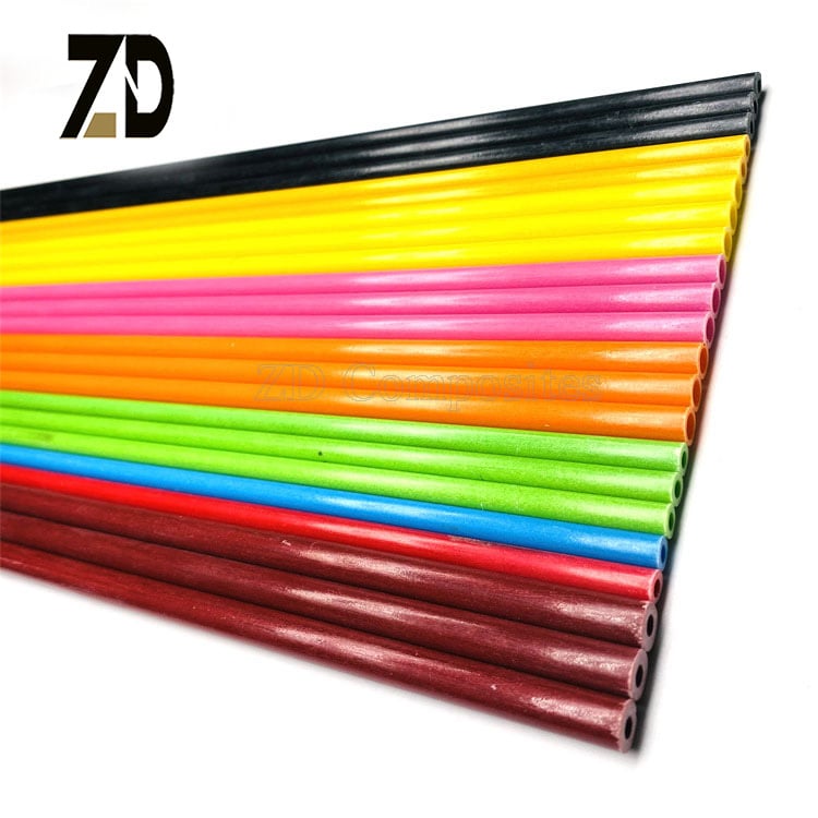 Tubo de fibra de vidrio con franjas de múltiples colores y superficie decorativa para manualidades y uso al aire libre