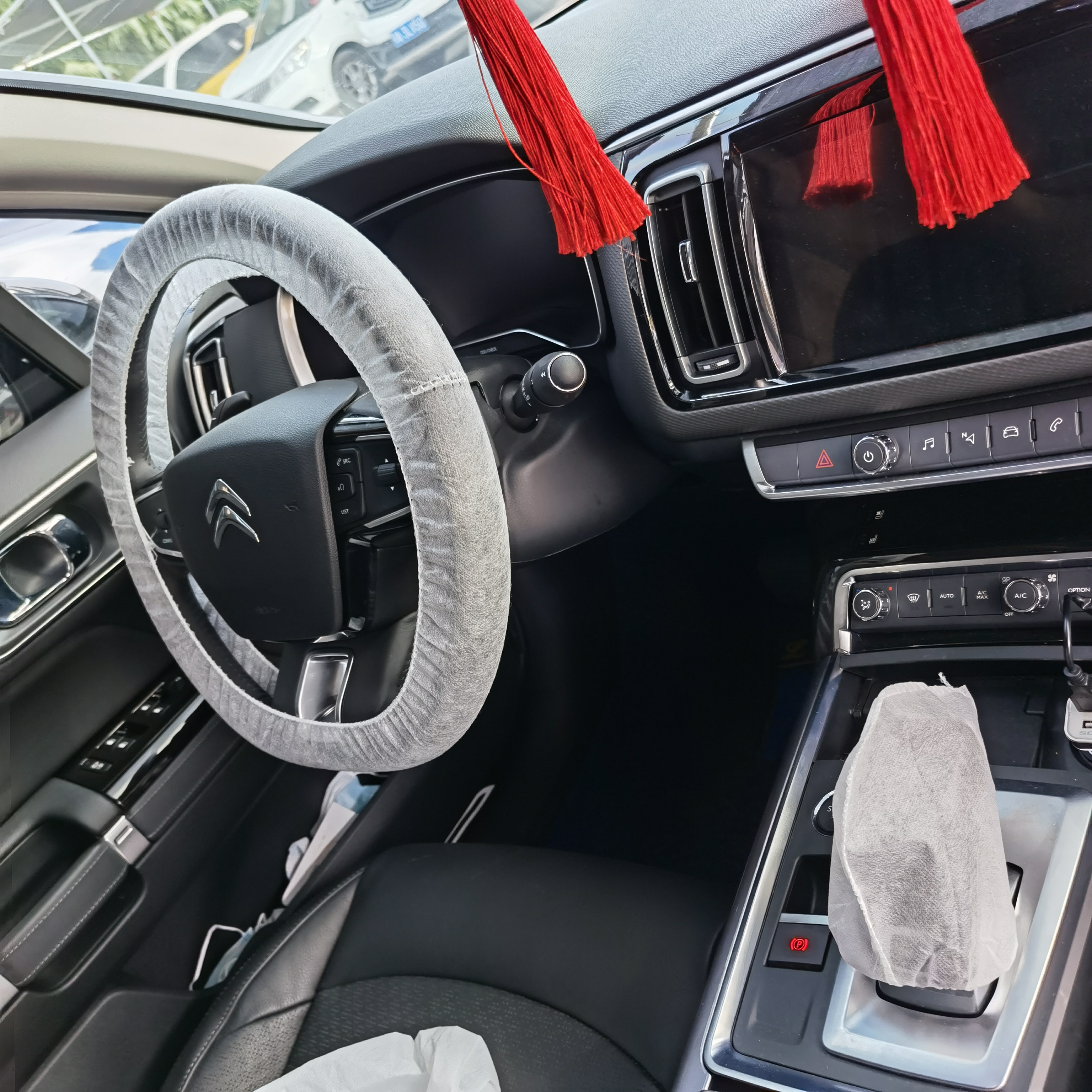 Kustom-logo heitettävä vaihdevipun suojus – Paranna autosi interioria