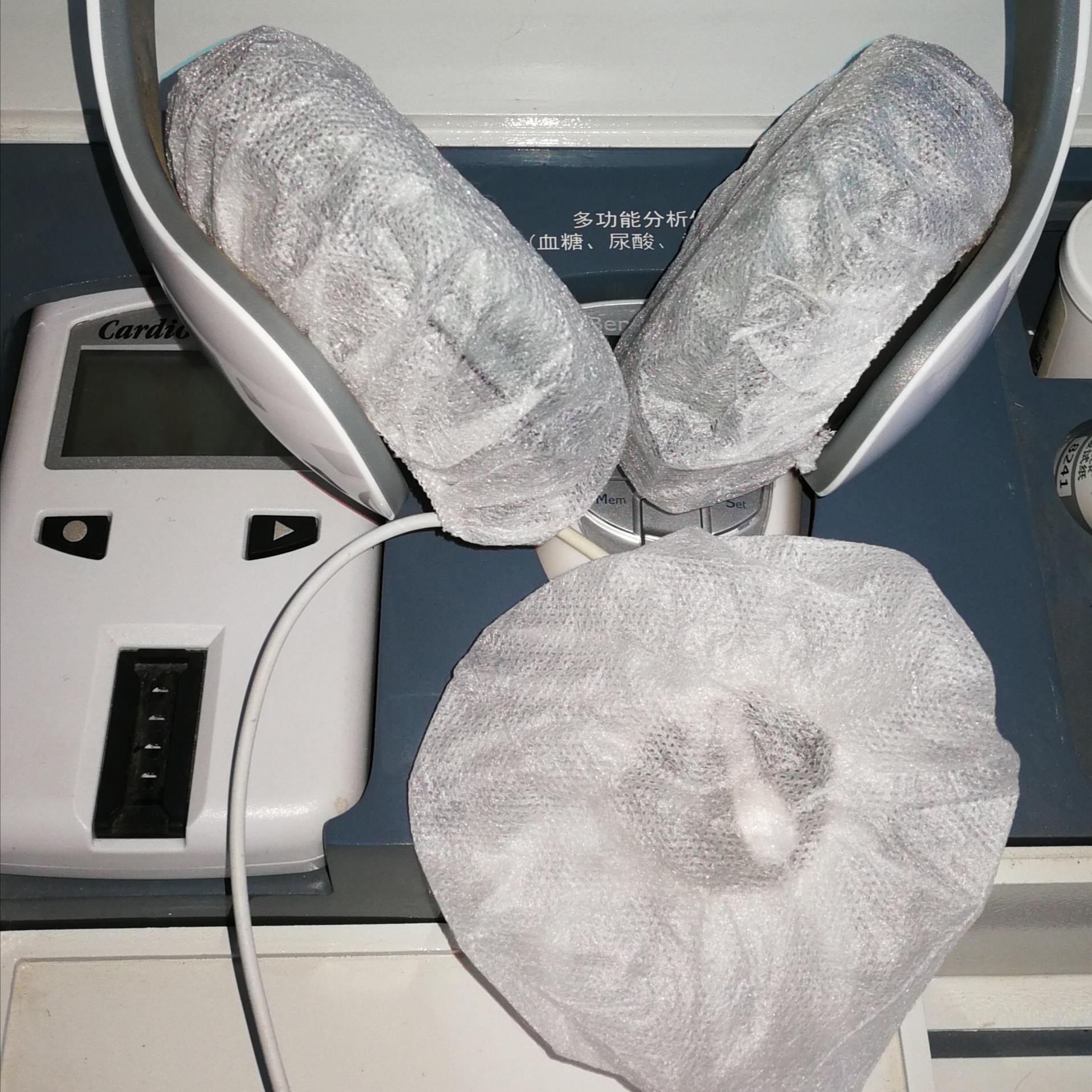 What to check before using disposable headphone cover?