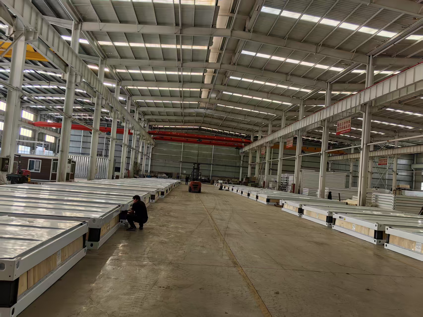 Overseas Clients Visit XINOUDA Factory – Discover Reliable Packaged Container House Manufacturing in China