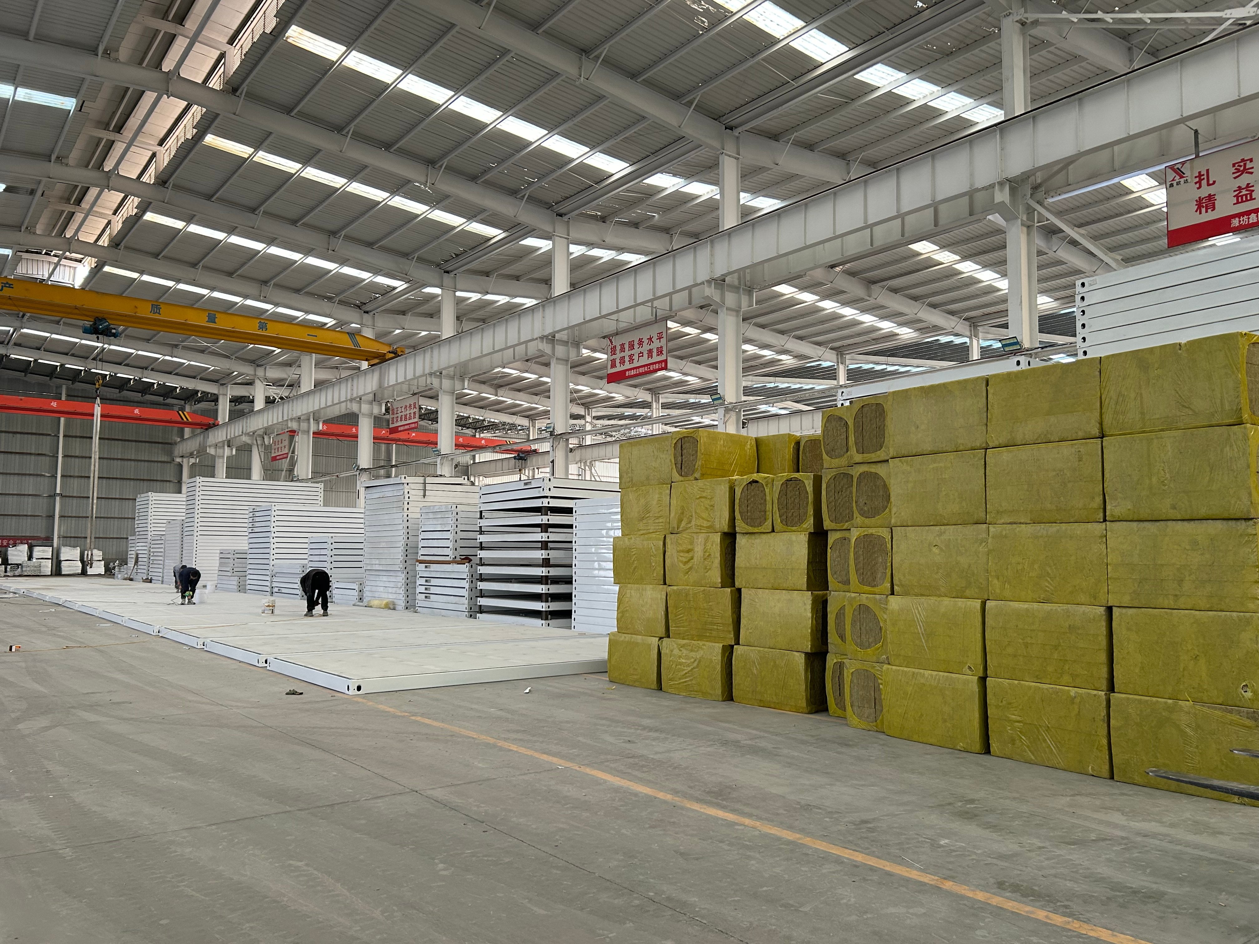 Overseas Clients Visit XINOUDA Factory – Discover Reliable Packaged Container House Manufacturing in China
