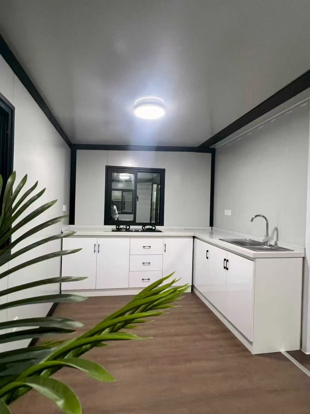 18 Sets Expandable Container Houses for Tourism Resort in Ireland Double Wing Folding Container Cabin Project Case