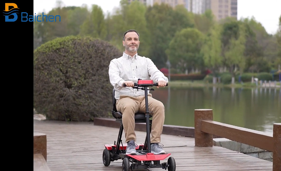 Vollautomatisch faltbarer elektrischer 4-Rad-Rollstuhl für Erwachsene