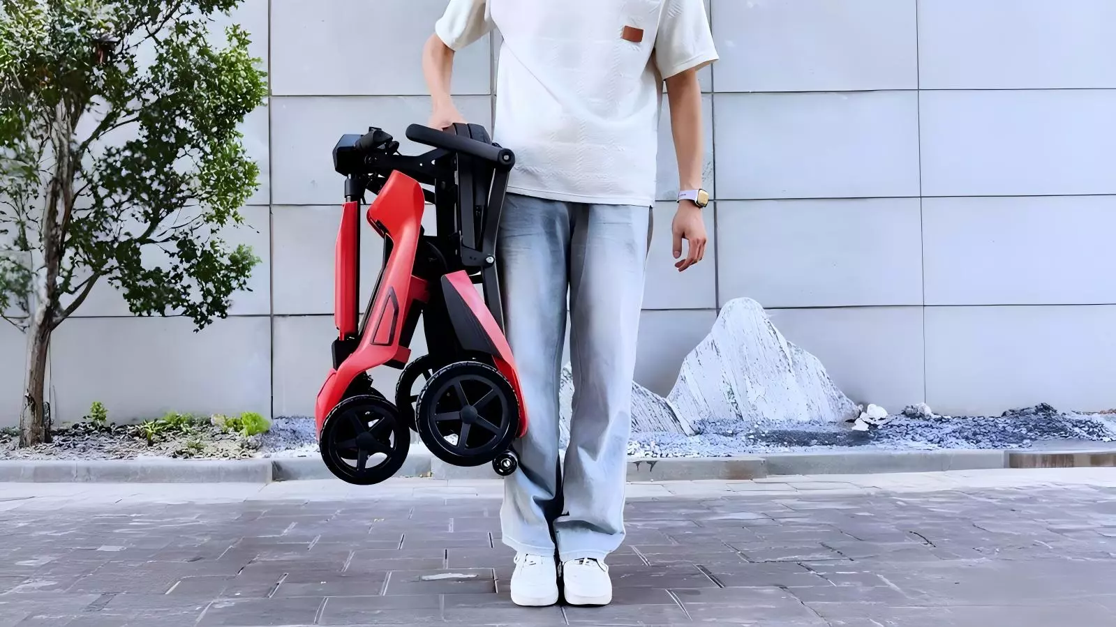 Folded mobility scooter vehicle loading test.webp