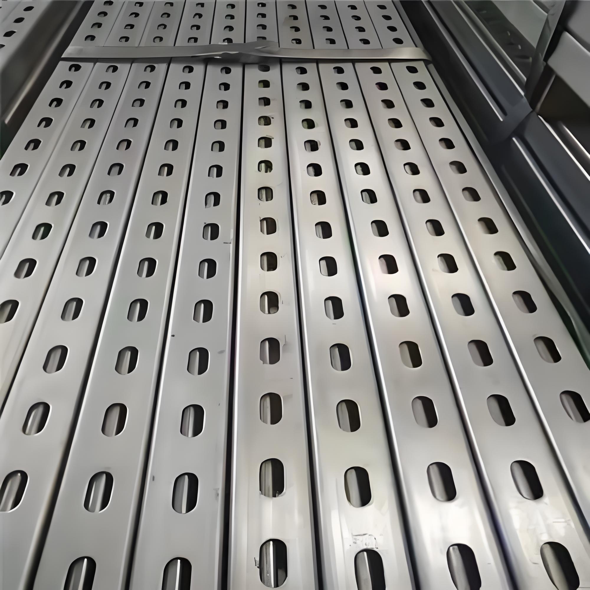The importance of rail length in a modular Solar Bracket Roof setup