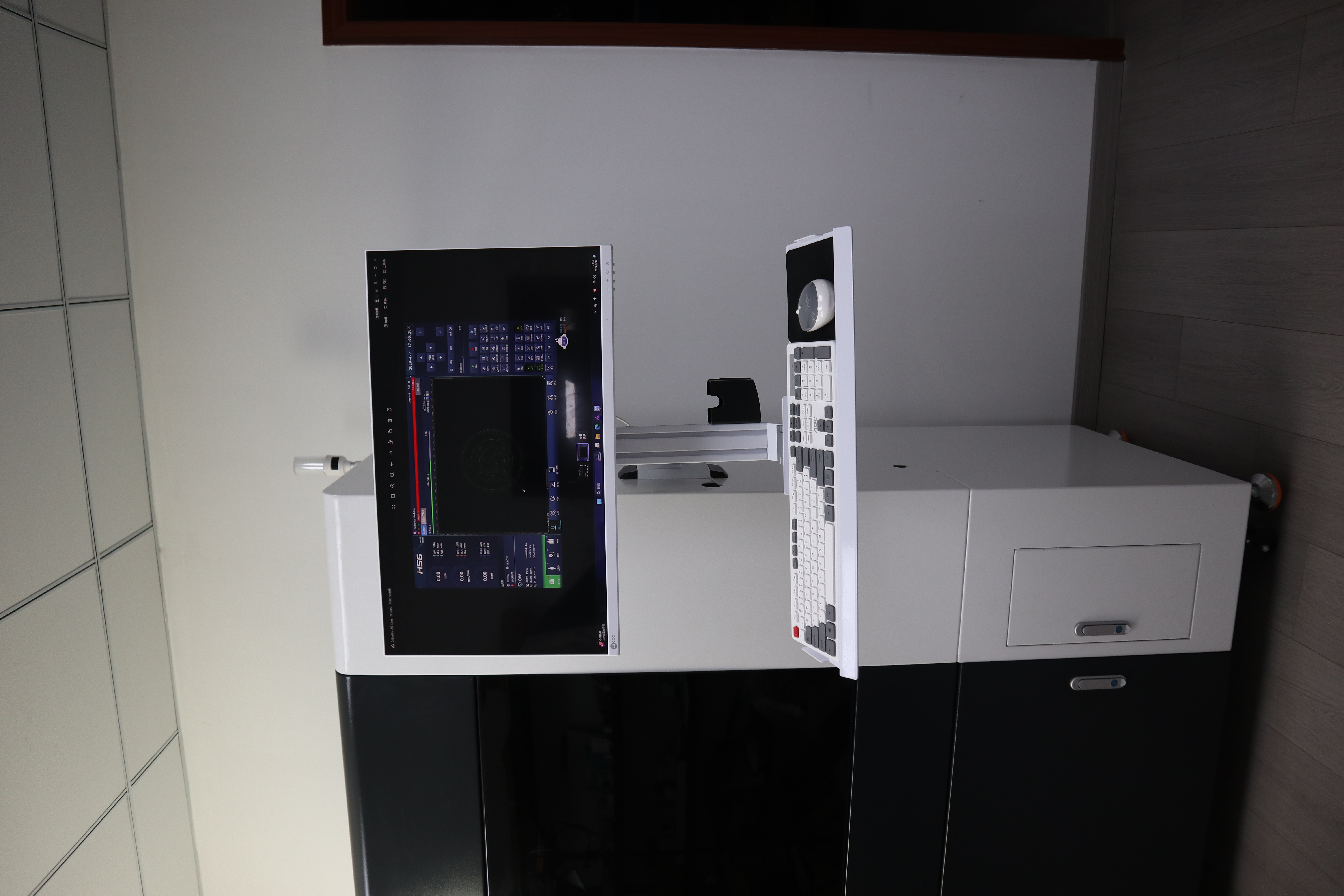 Heavy Duty Industrial Monitor Mount:A Reliable Display Solution for Industrial Applications