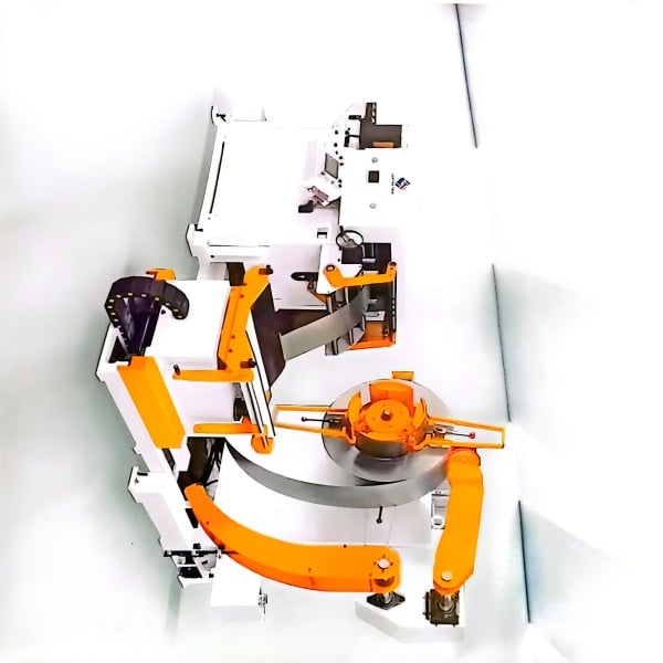 How are triplehead feeders customized for different material types?