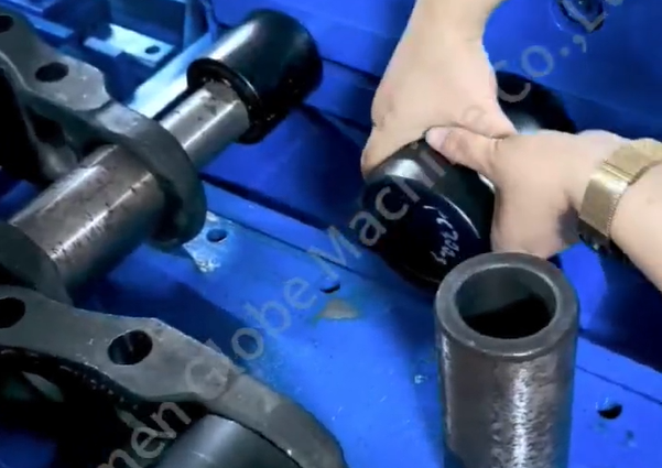 how to assembly the track link?