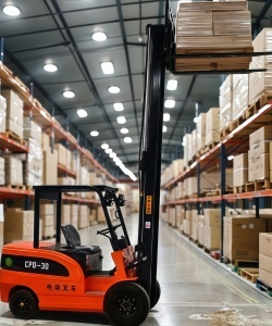 Electric forklift 
