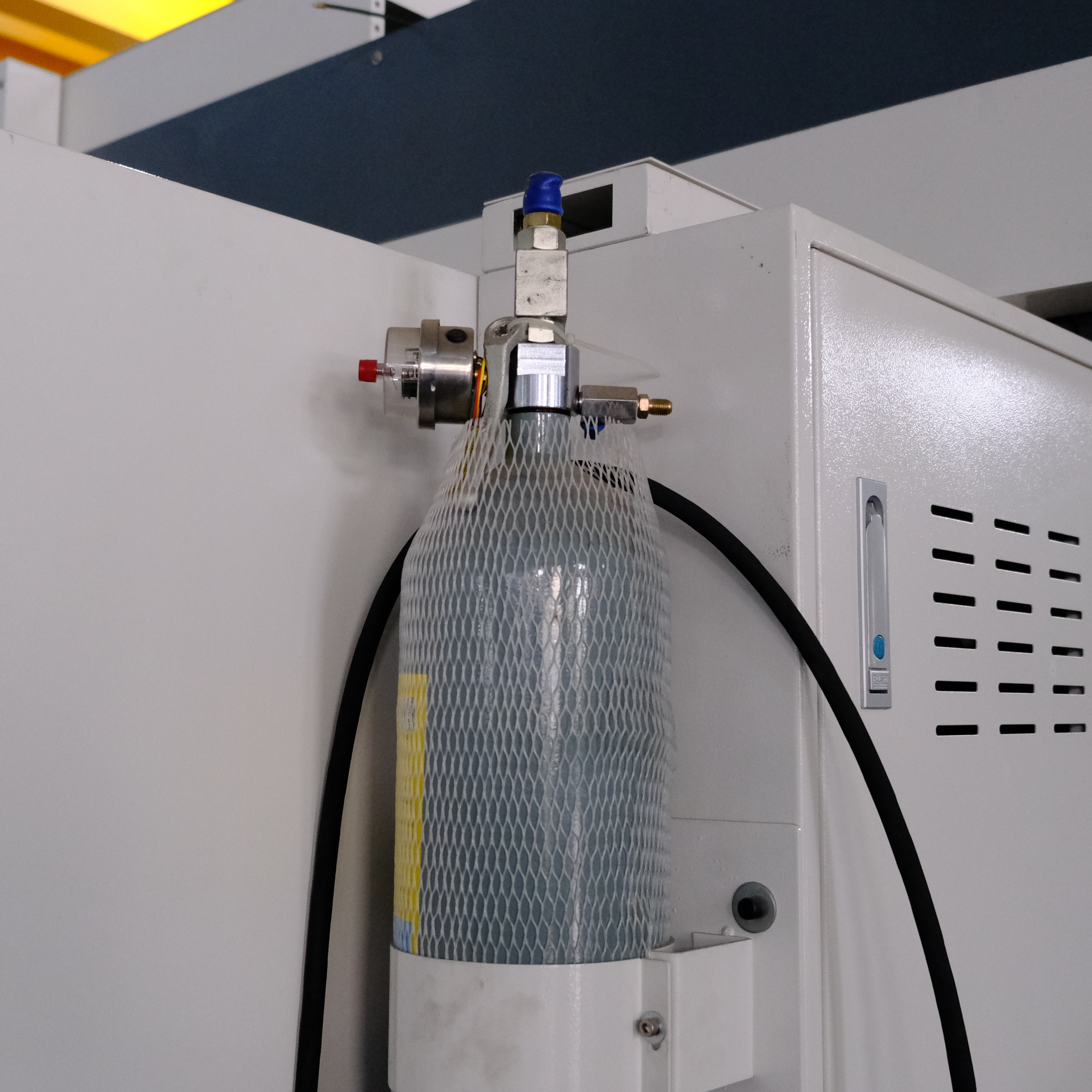 5.Nitrogen Cylinder.JPG