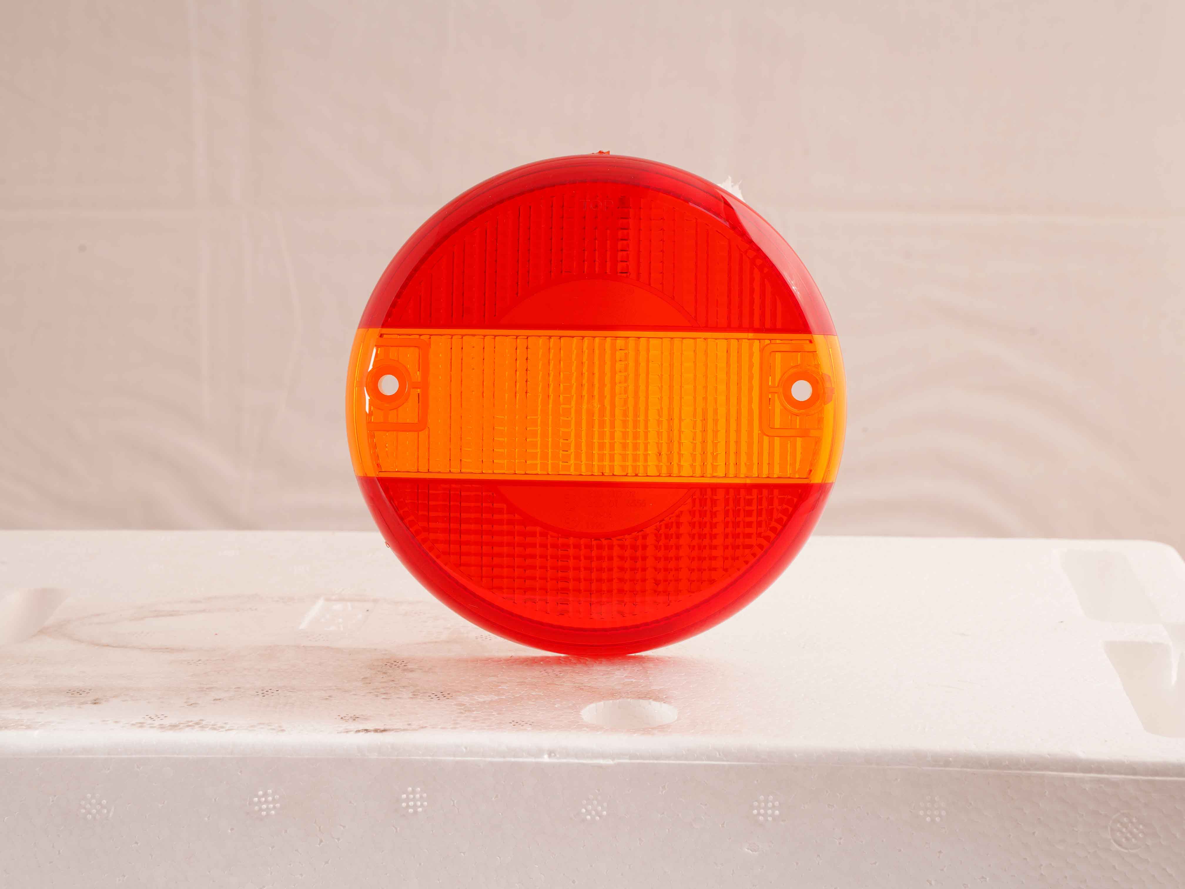 Two-tone surface lampshade for taillights