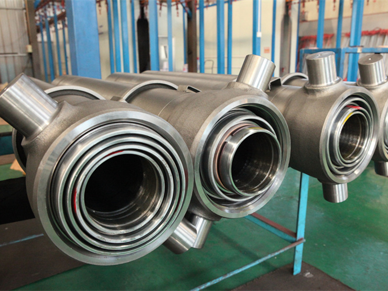 What components make up a hydraulic cylinder?