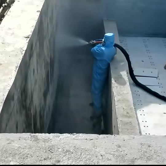 Rivestimento impermeabilizzante ad alte prestazioni in poliurea per piscine industriali, serbatoi e vasche di raccolta acque reflue