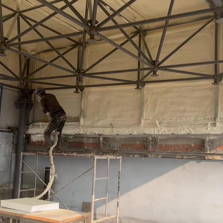 Spruzzatura ad alta efficienza di poliuretano per mantenere la casa calda d'inverno e fresca d'estate grazie a un'isolamento termico perfetto