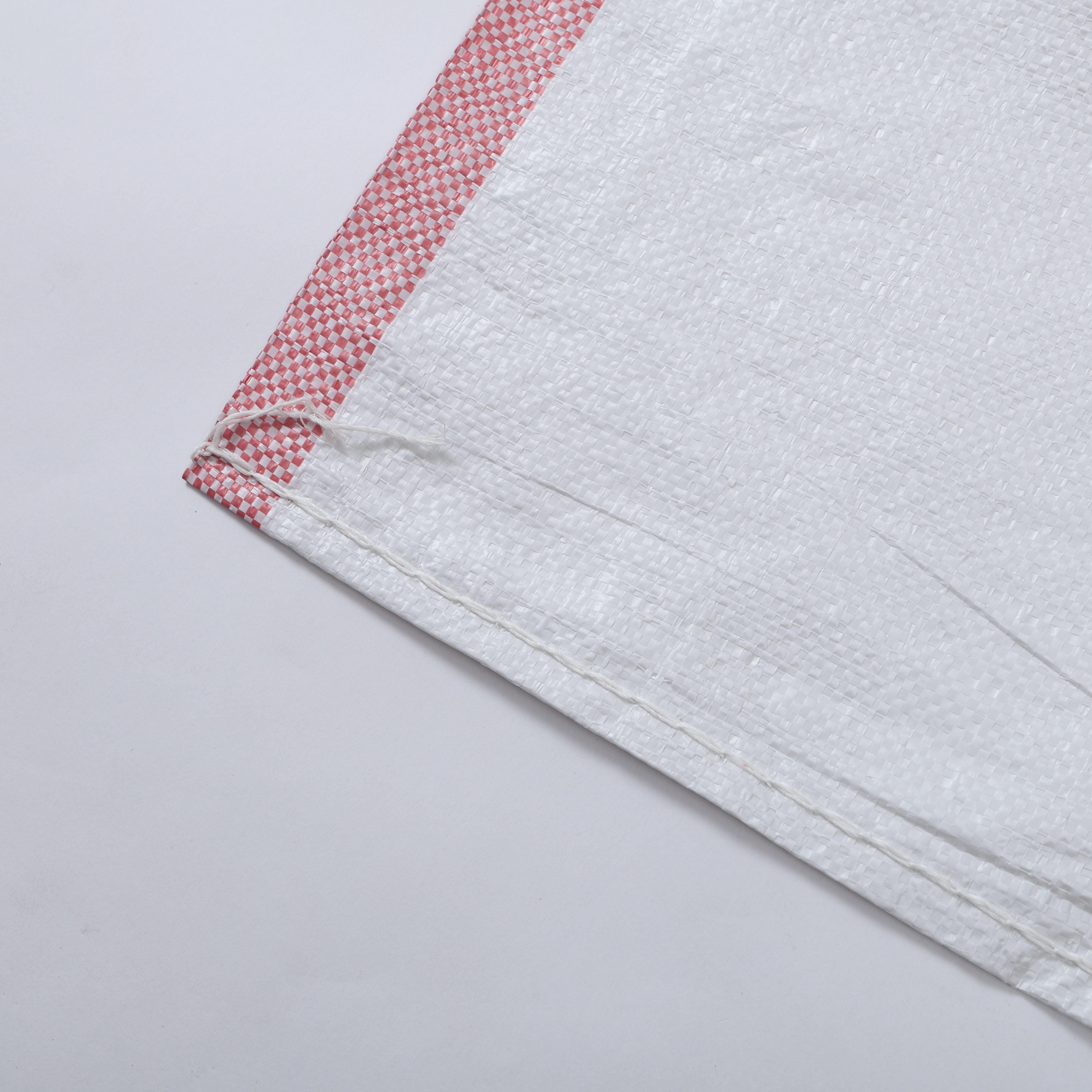 Laminated vs Standard Feed Bags for Humid Climate Storage
