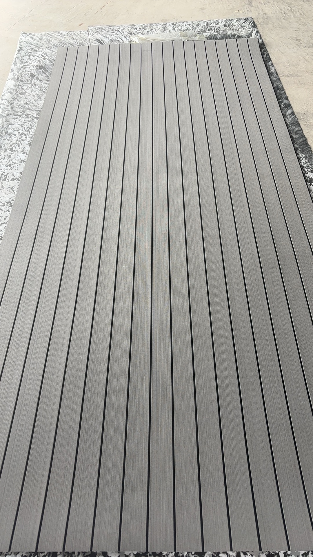Полірований аркуш з ЕВА-піни порівняно зі стандартним настилом з ЕВА-піни: Посібник для покупця