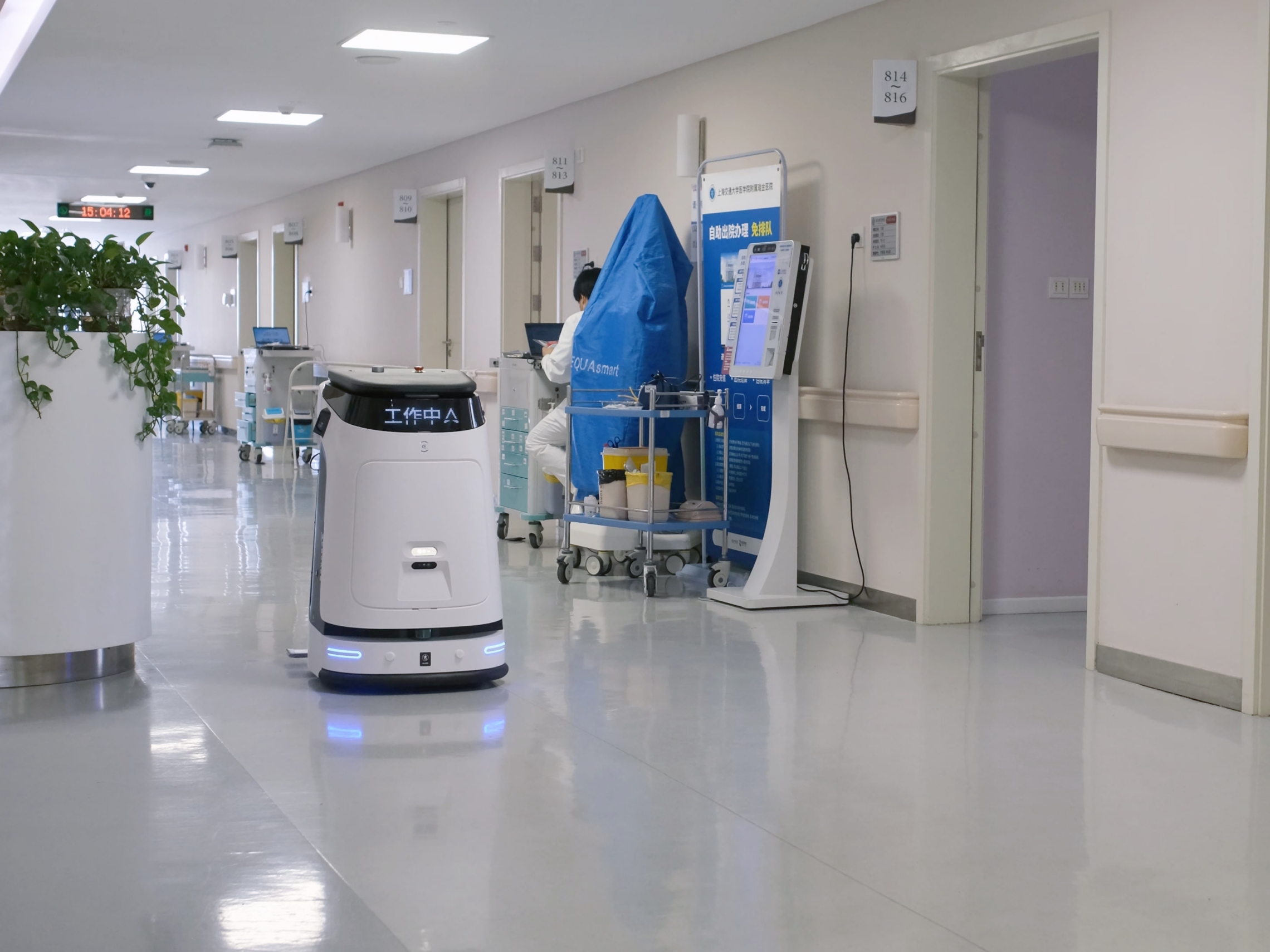 5 avantages des systèmes d’aspirateurs robots industriels