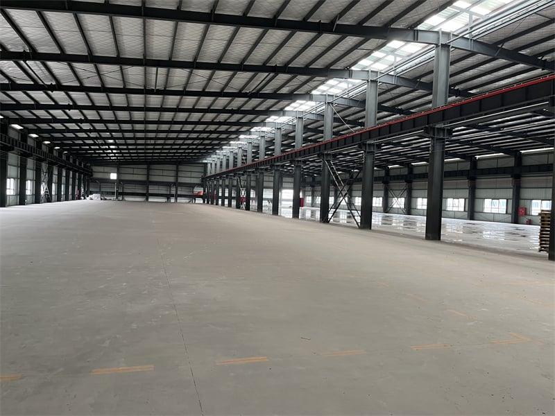 Construcción de Taller de Acero con Mezzanine