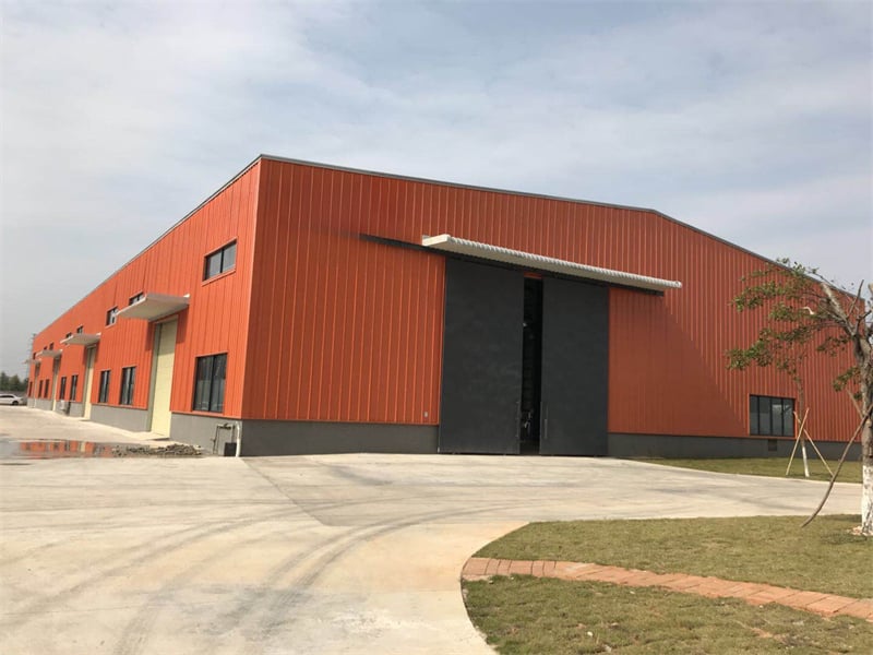 Almacén de Estructura de Acero Moderno con Diseño de Gran Luz