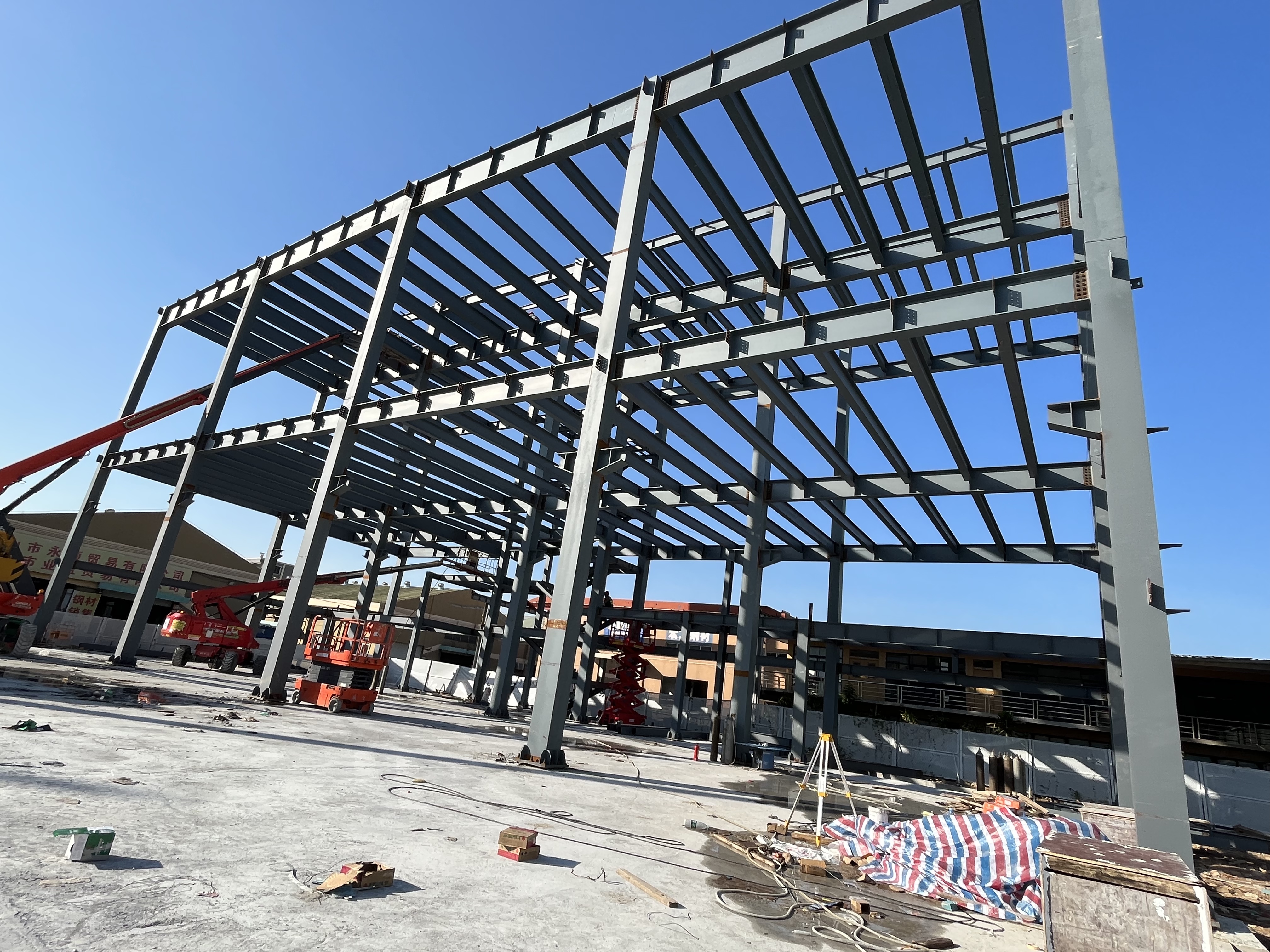 Edifici in acciaio prefabbricati ad alta efficienza energetica: la costruzione a secco permette di risparmiare più acqua ed elettricità