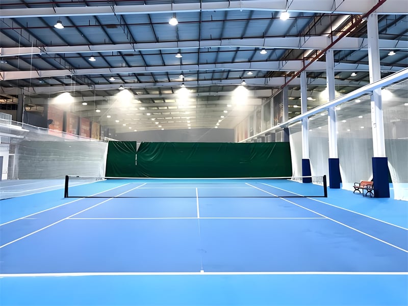 Construcción de Cancha de Tenis con Estructura de Acero de Claro Libre