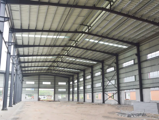 Wie schnell kann eine Standard-Prefab-Halle mit 1000 Quadratmetern errichtet werden?