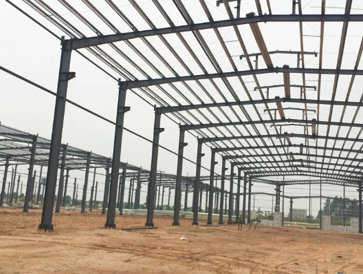 How industrial metal buildings accommodate large production equipment