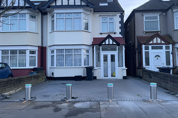 automatic-lifting-bollard-in-UK(950b46dc4b).png