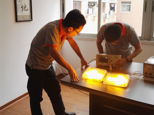 Warning Light Bar Materials: 100% Virgin PC & Traceable LEDs | LIYI