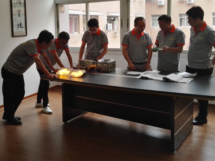 Custom OEM Warning Lights: From Concept to Certification | LIYI