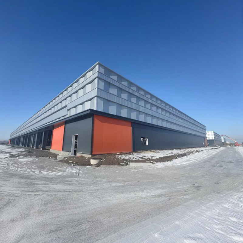 Velkoplošné prostorové konstrukce z oceli, prefabrikované ocelové konstrukce střech, vazníky, skladovací haly, kovové konstrukce budov