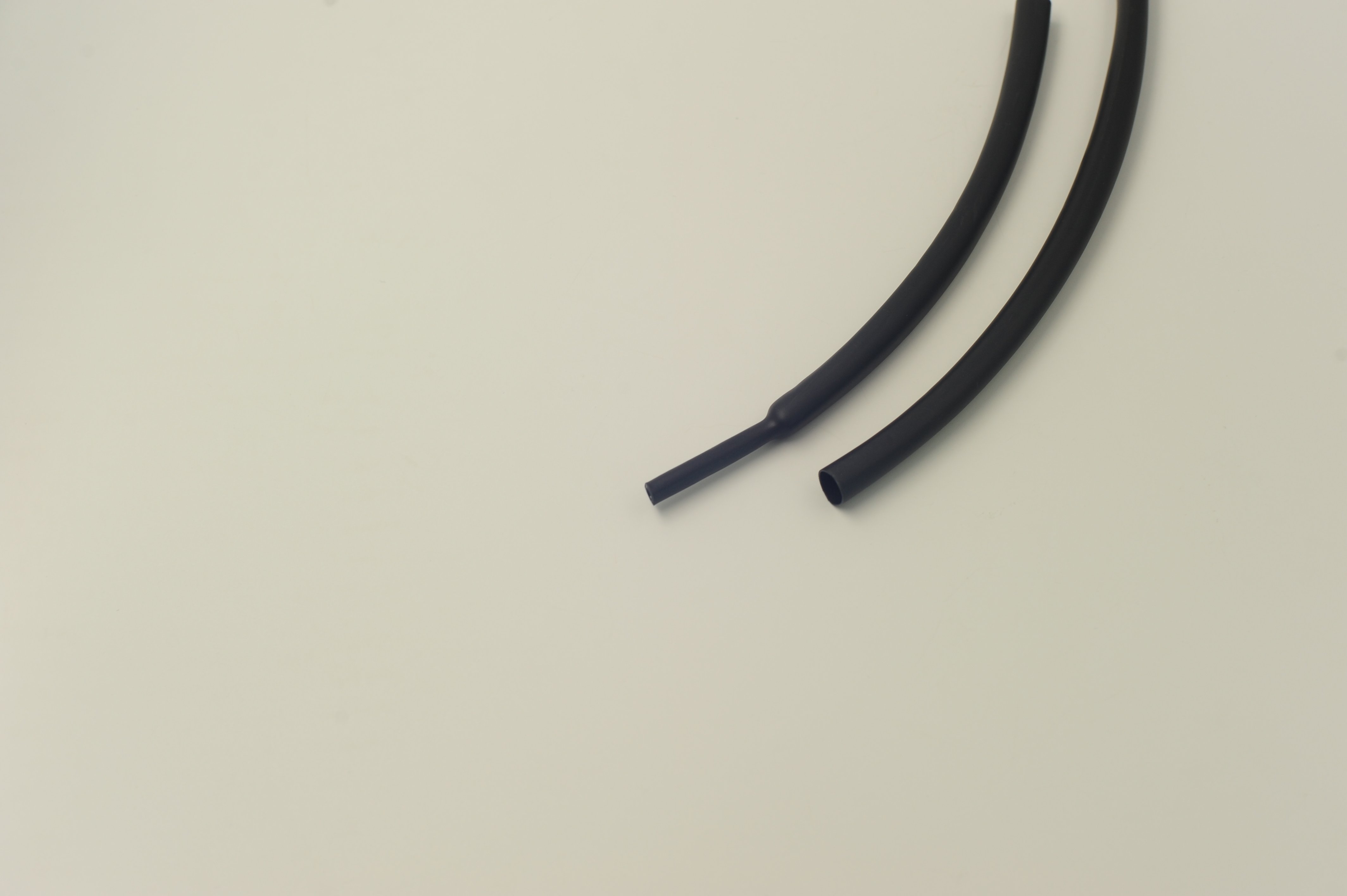 Bakit Pinipili ng mga Tagagawa ng Original Equipment (OEM) ang Heat Shrinkable Tube para sa mga Sistema ng Kable?