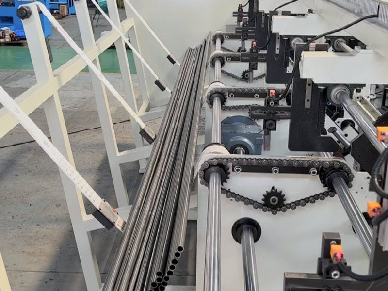 De combien d’axes CNC avez-vous besoin sur une machine à cintrer des tubes ?