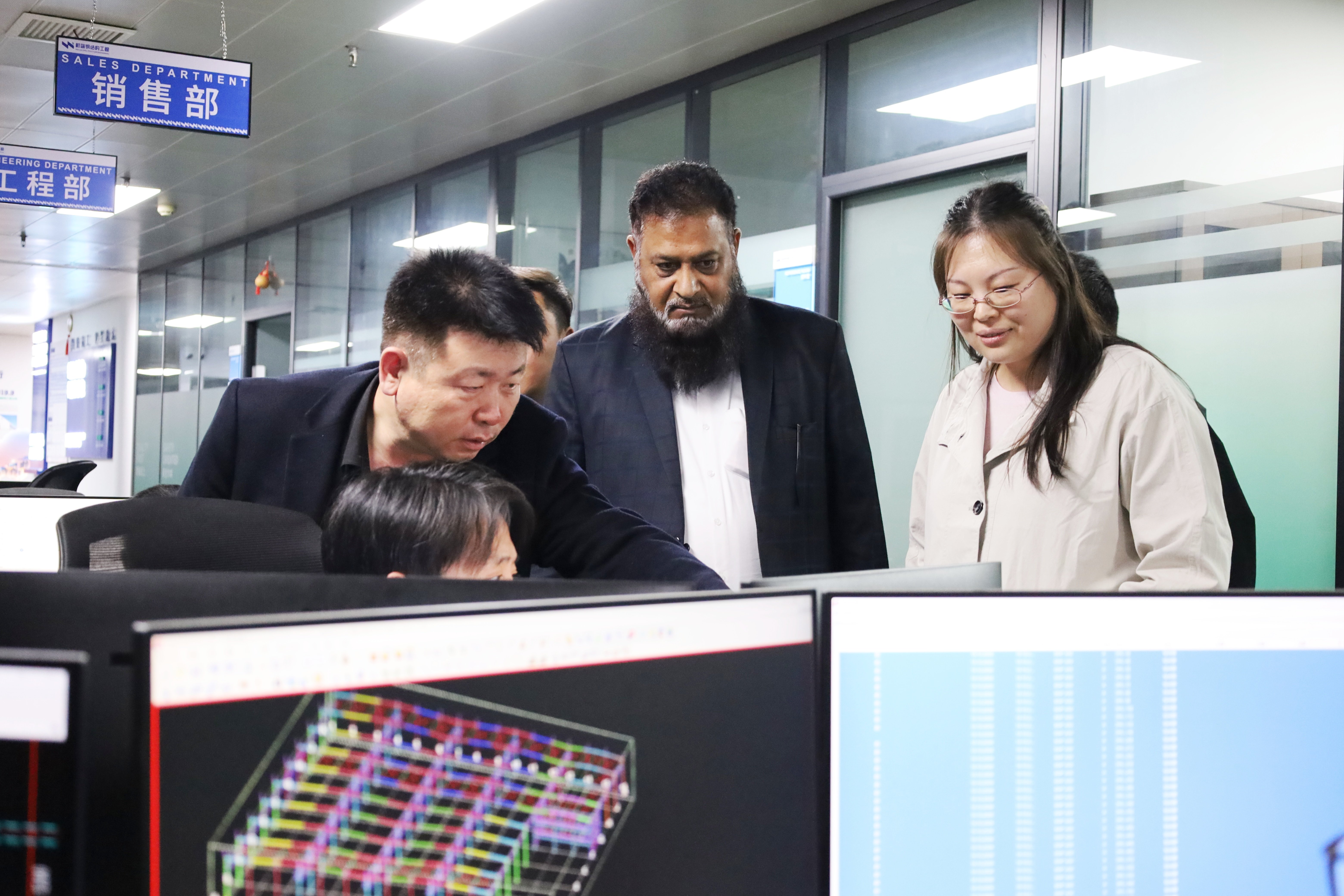 engineer showing model on screen.JPG