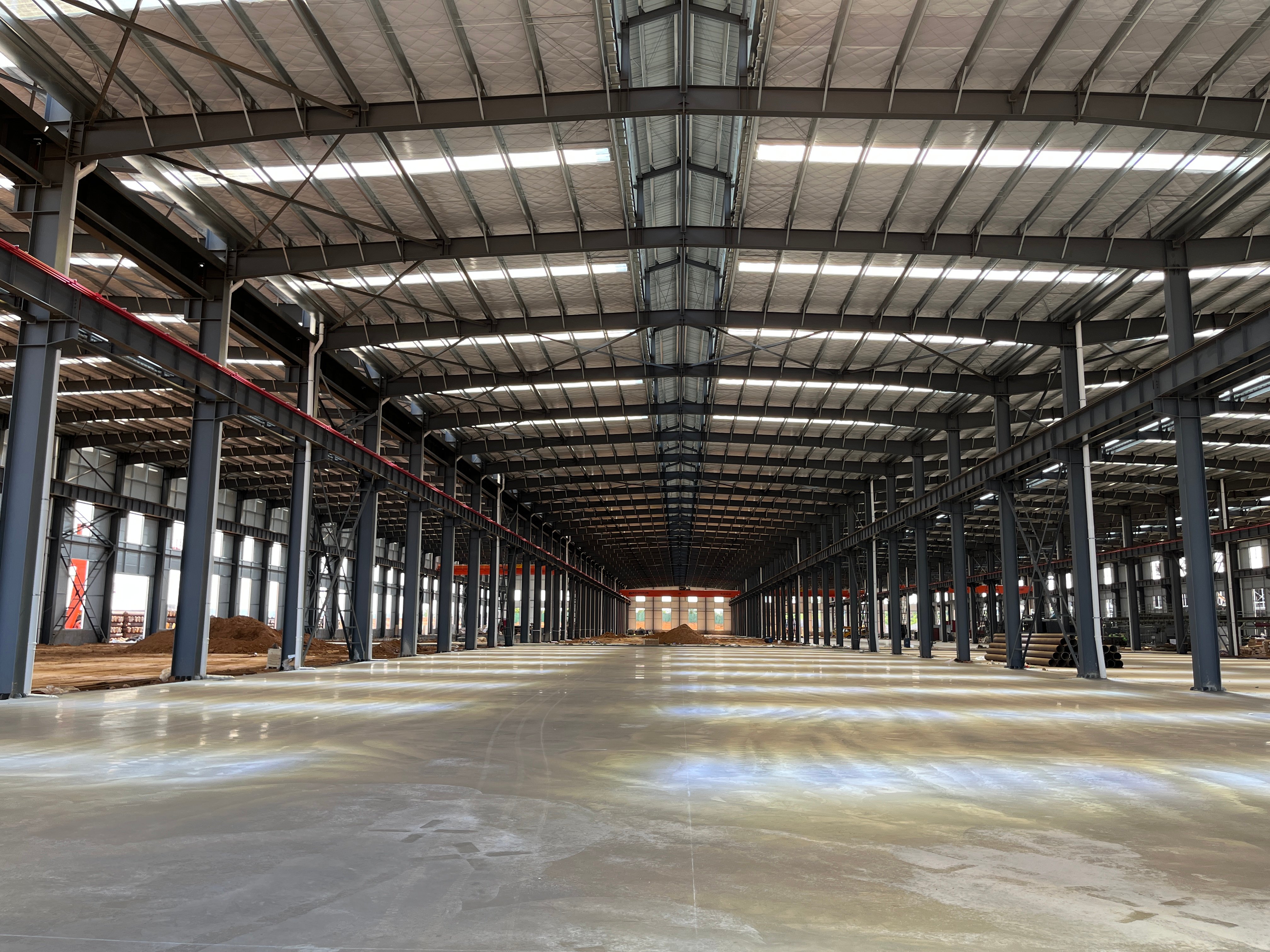 Wie lange dauert der Bau einer Stahlhalle?