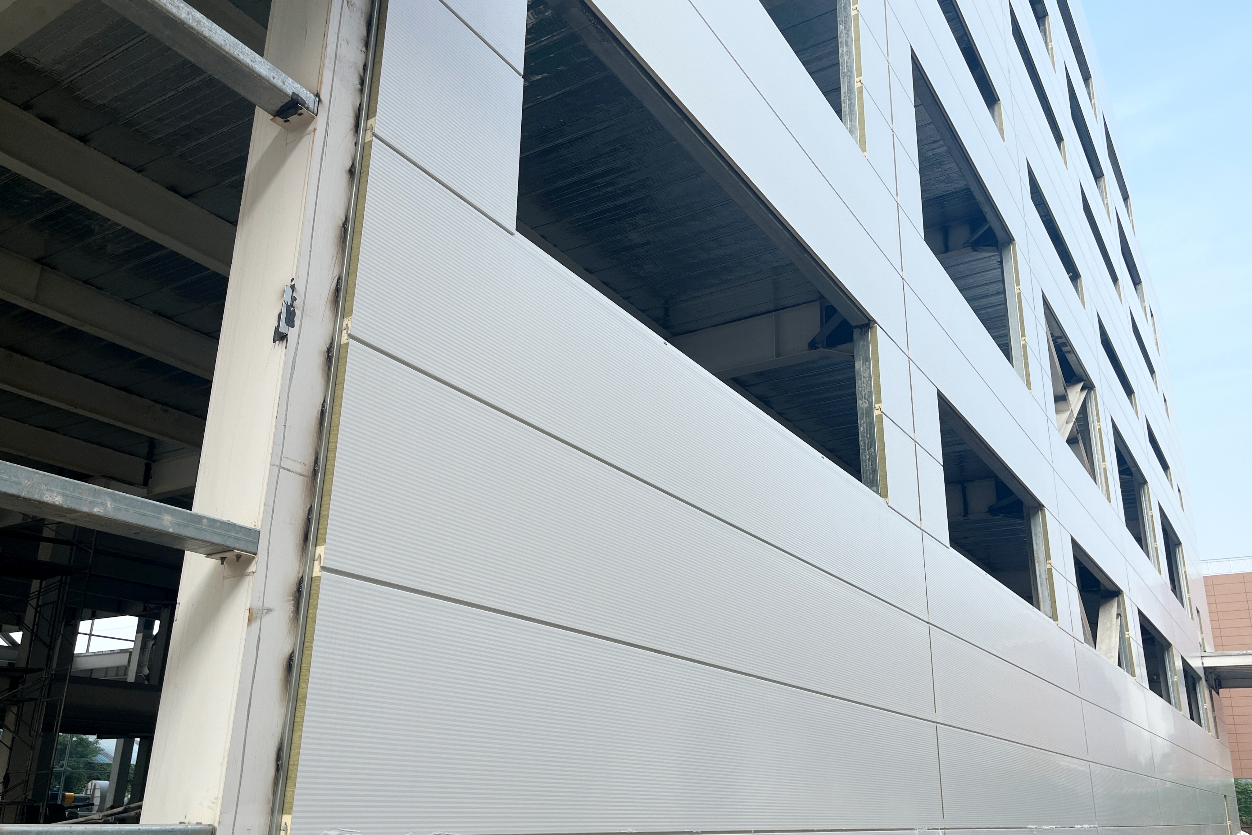 steel structure workshop purlin sandwich panel roof cladding.JPG