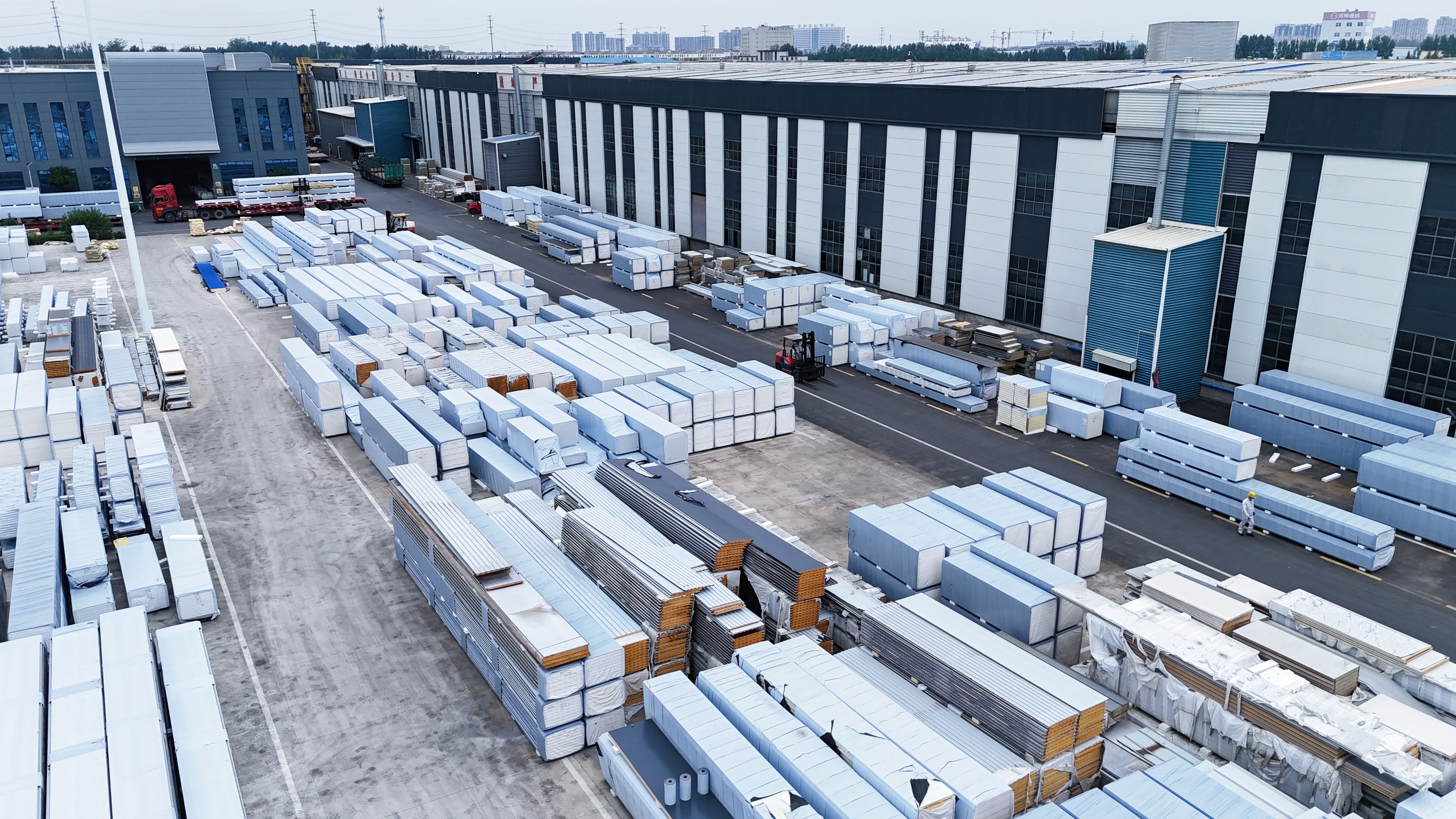 purlin and sandwich panel package packed for export .JPG