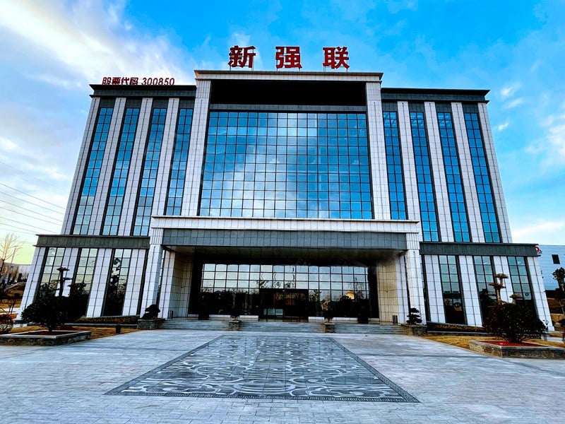 Xinqianglian: Steel Structure Office Building