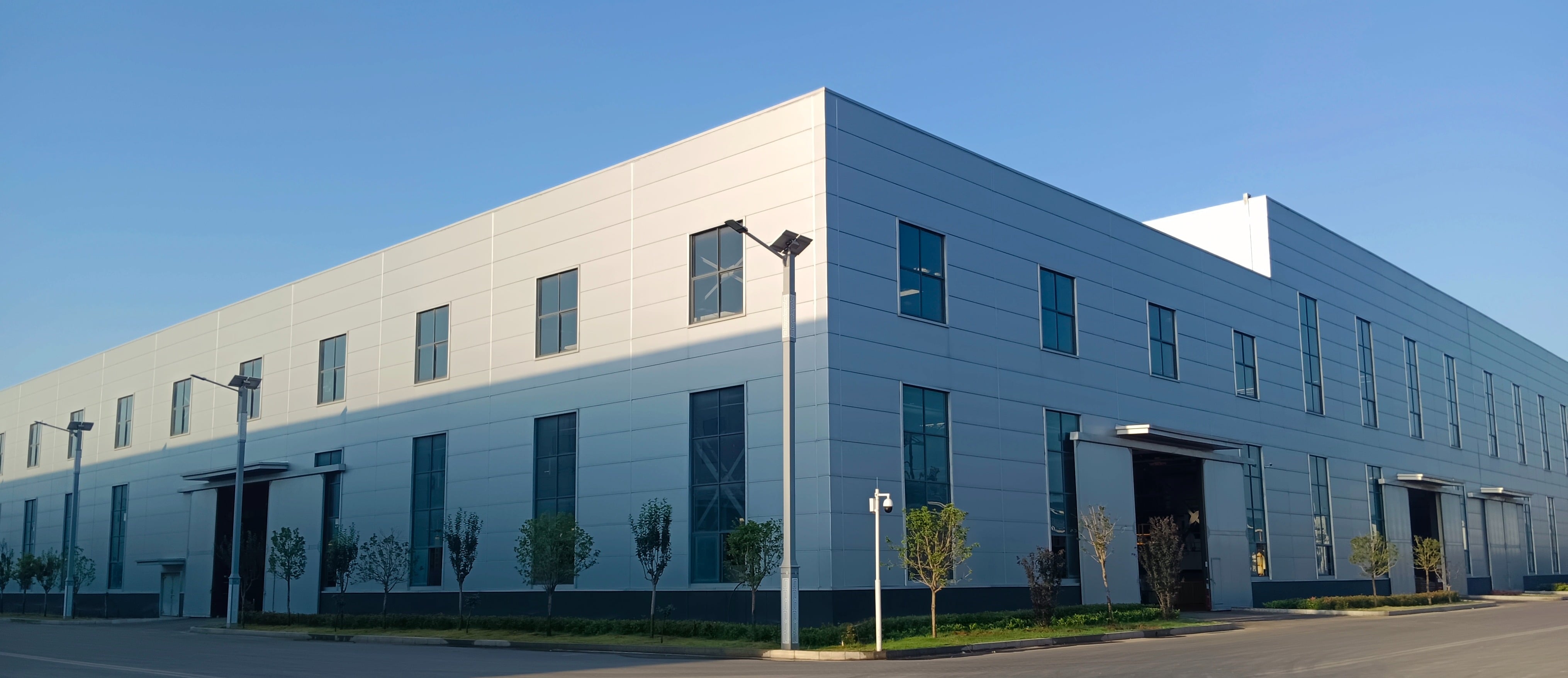Xinqianglian solar-ready steel workshop 8830 sqm rooftop PV ready.jpg