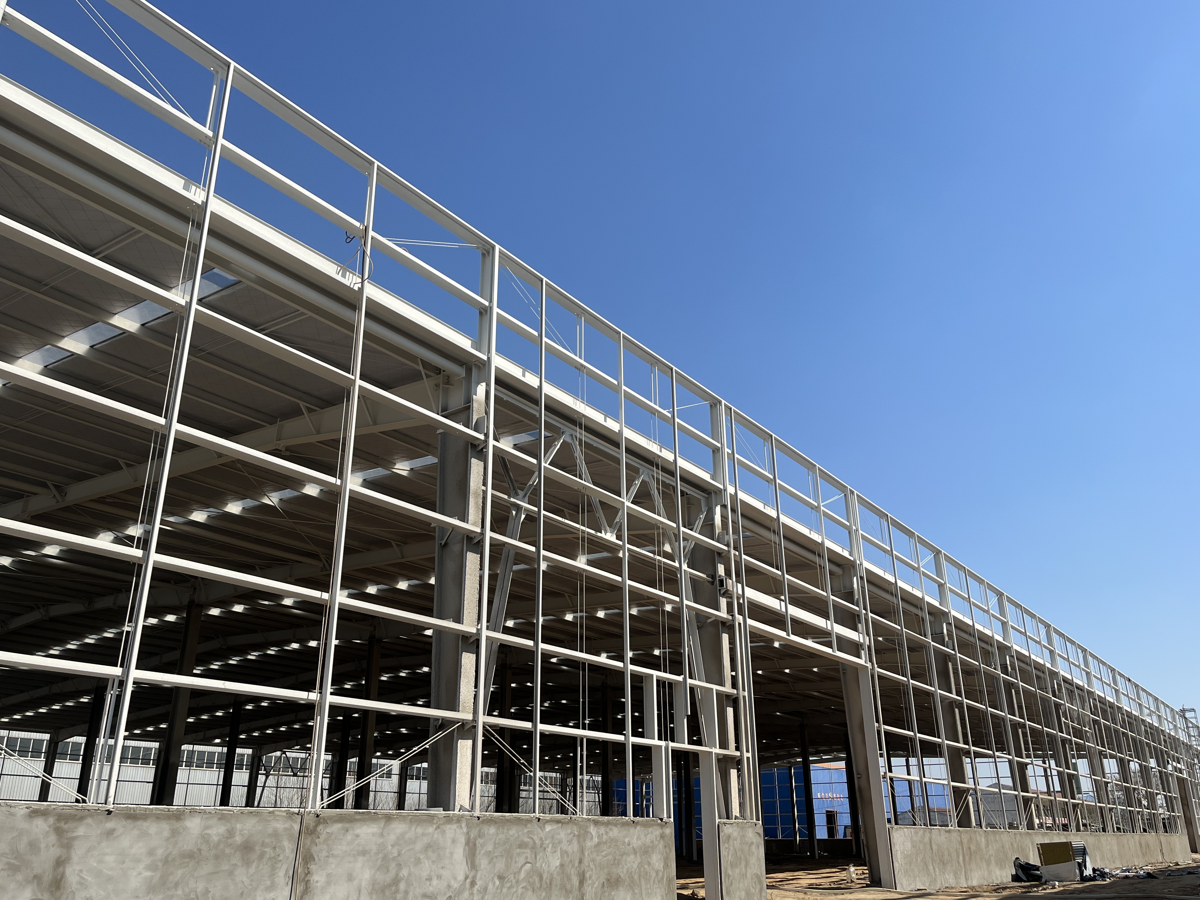 Furnizori lideri de depozite industriale din oțel prefabricate pentru nevoile dumneavoastră industriale